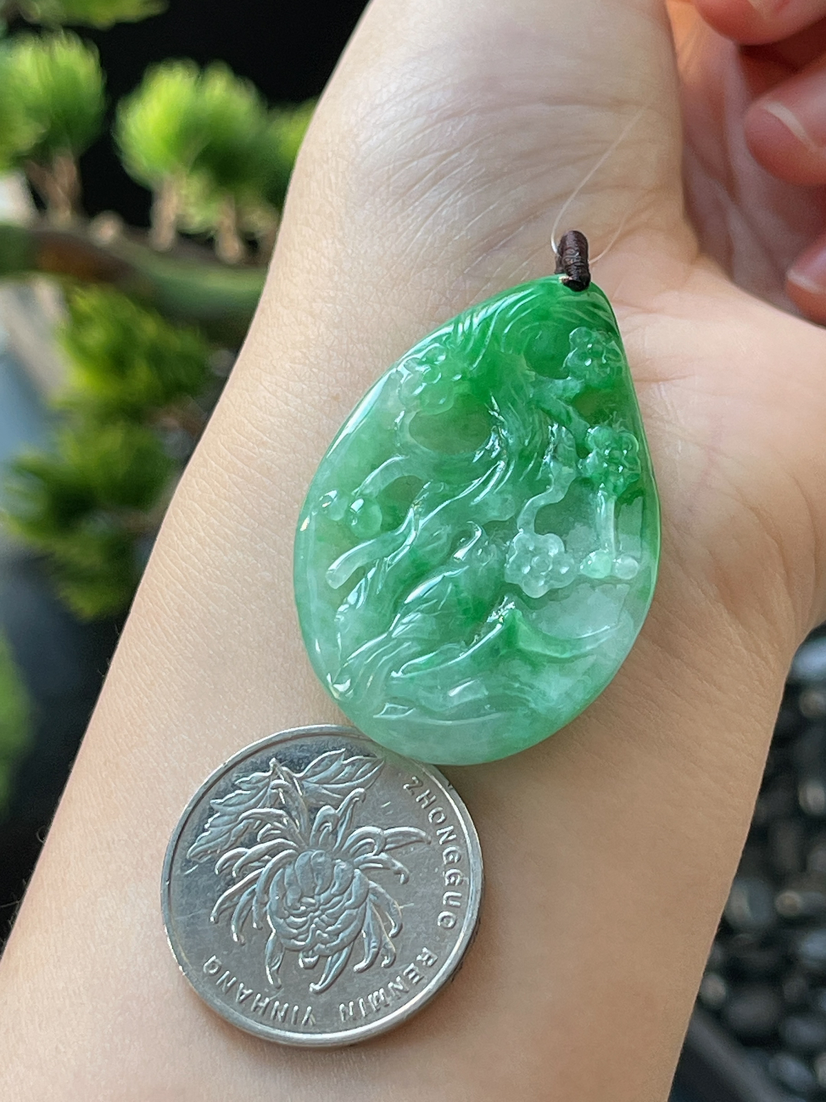 翡翠糯化种绿色山水牌挂件