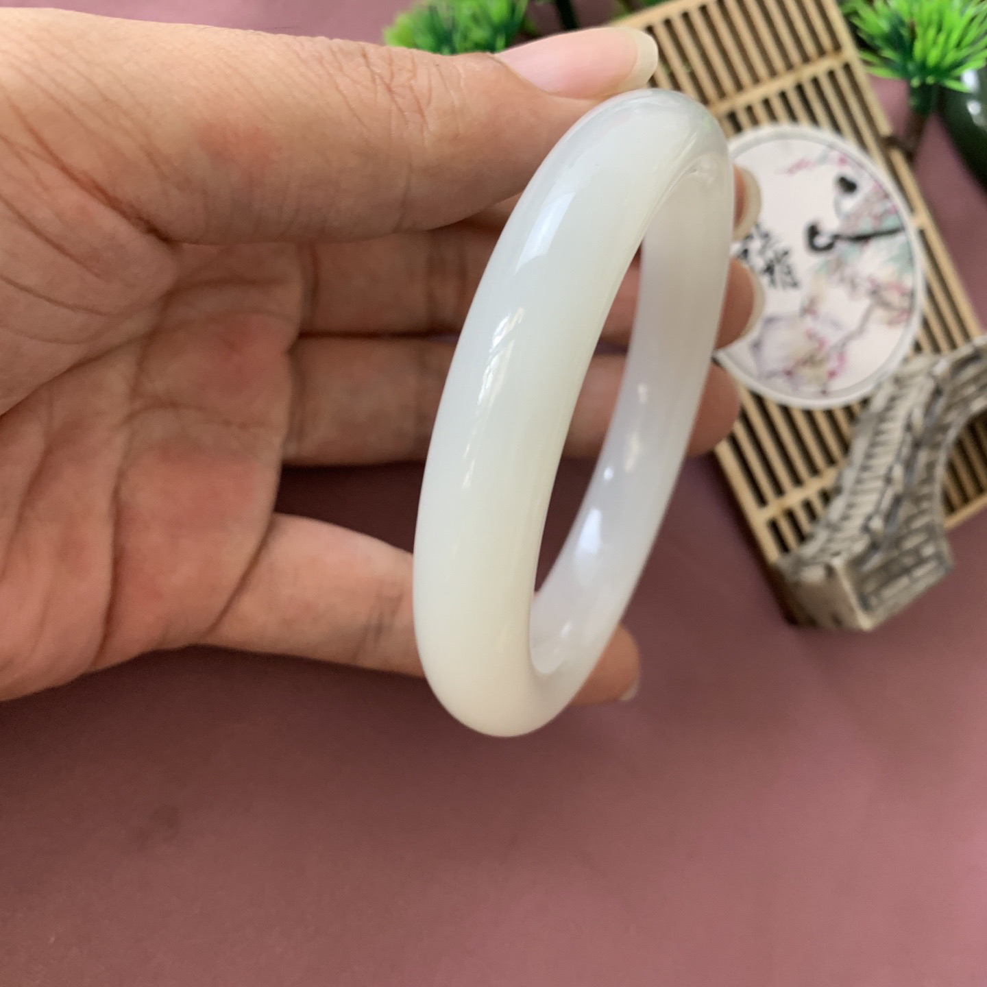 和田玉59.9圈羊脂白手镯！圈口59.9玉质细腻油润 底色纯净 脂粉好，品质高