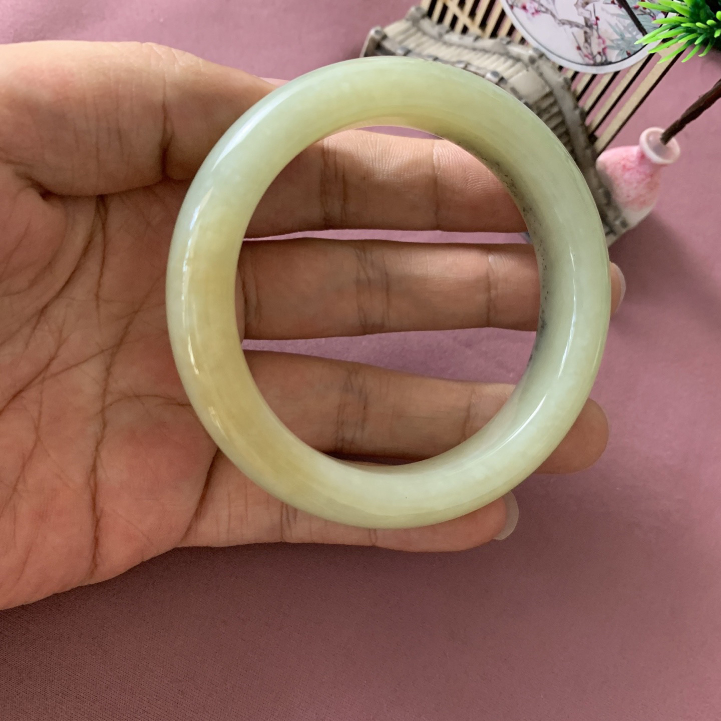 和田玉60圈且末糖料手镯！精品楼兰三色手镯，圈口60玉质细腻油润 底色纯净 无裂 脂粉好，品质高。