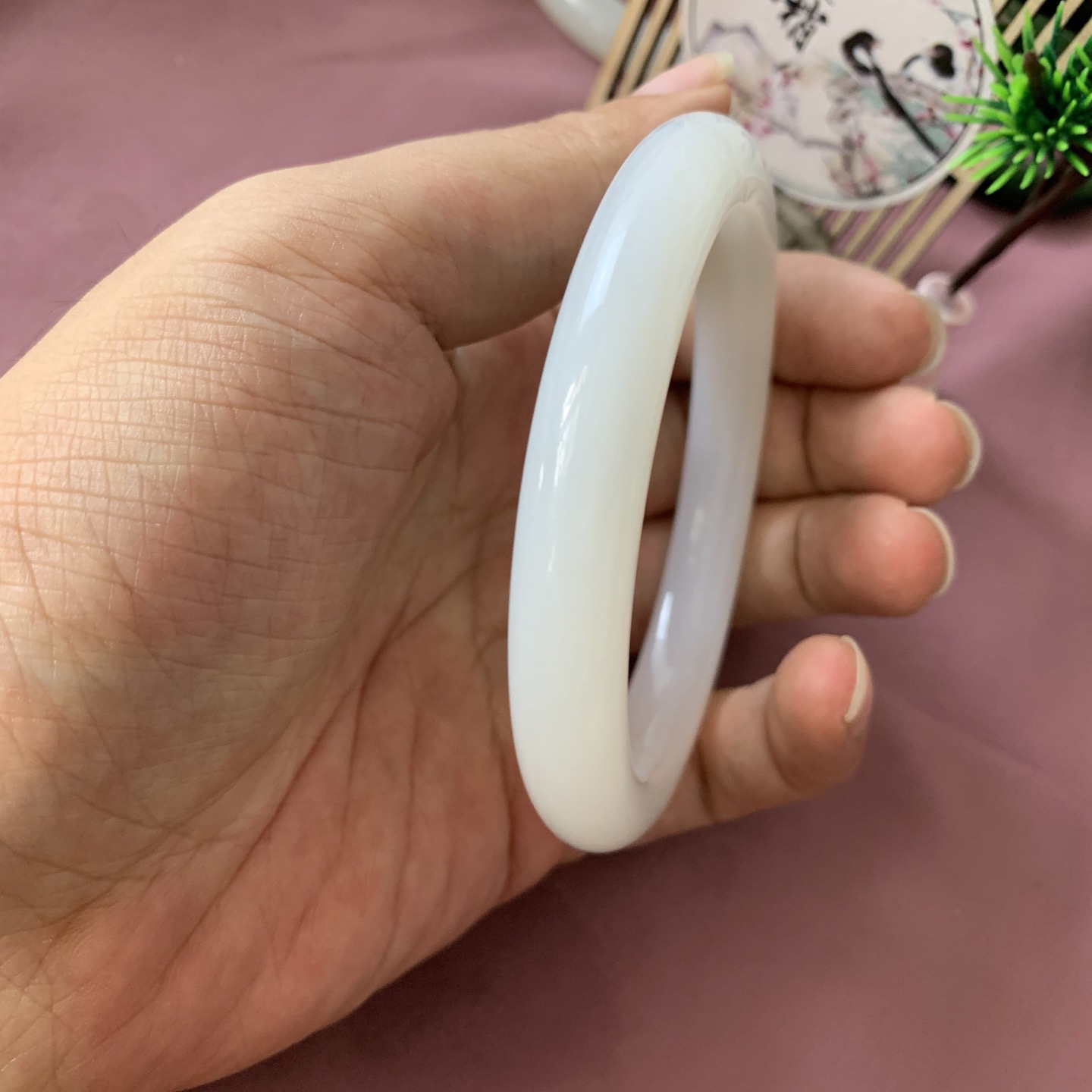 和田玉58.5圈羊脂白手镯！圈口58.5玉质细腻油润 底色纯净 脂粉好，品质高。