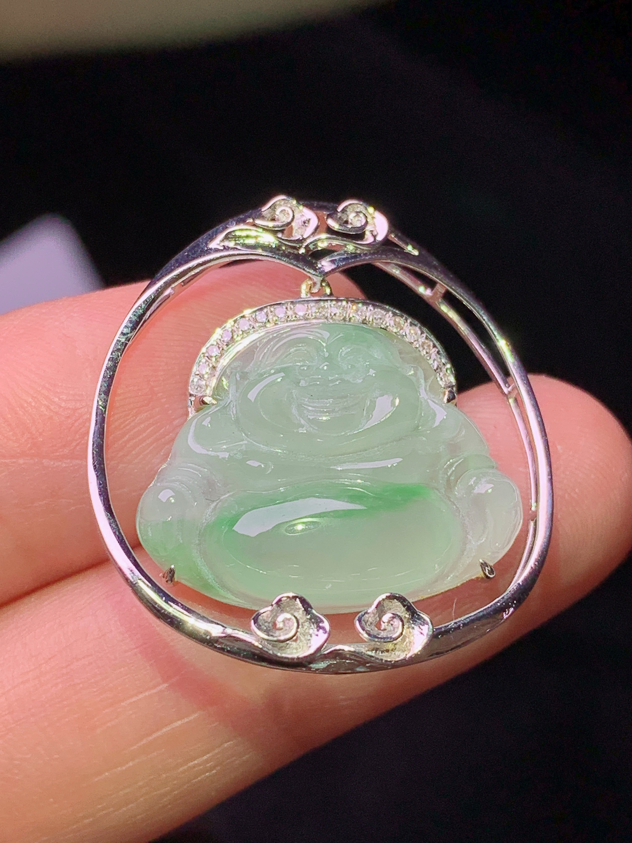 18k金钻镶嵌飘绿佛公吊坠 玉质细腻 色泽艳丽清新 水润亮眼 整体尺寸26.3*24.3*4.8 d4