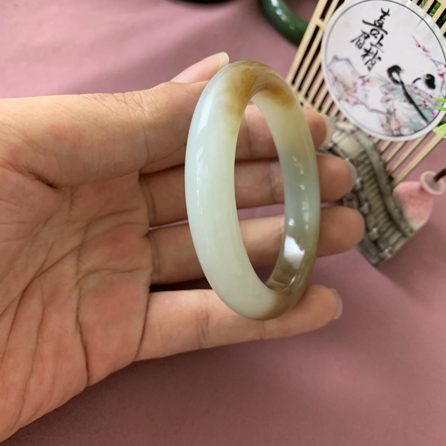 和田玉51圈且末糖料贵妃手镯！精品楼兰三色手镯，内径长/宽54/47宽玉质细腻油润 底色纯净 无裂无黑脂粉好，品质高。