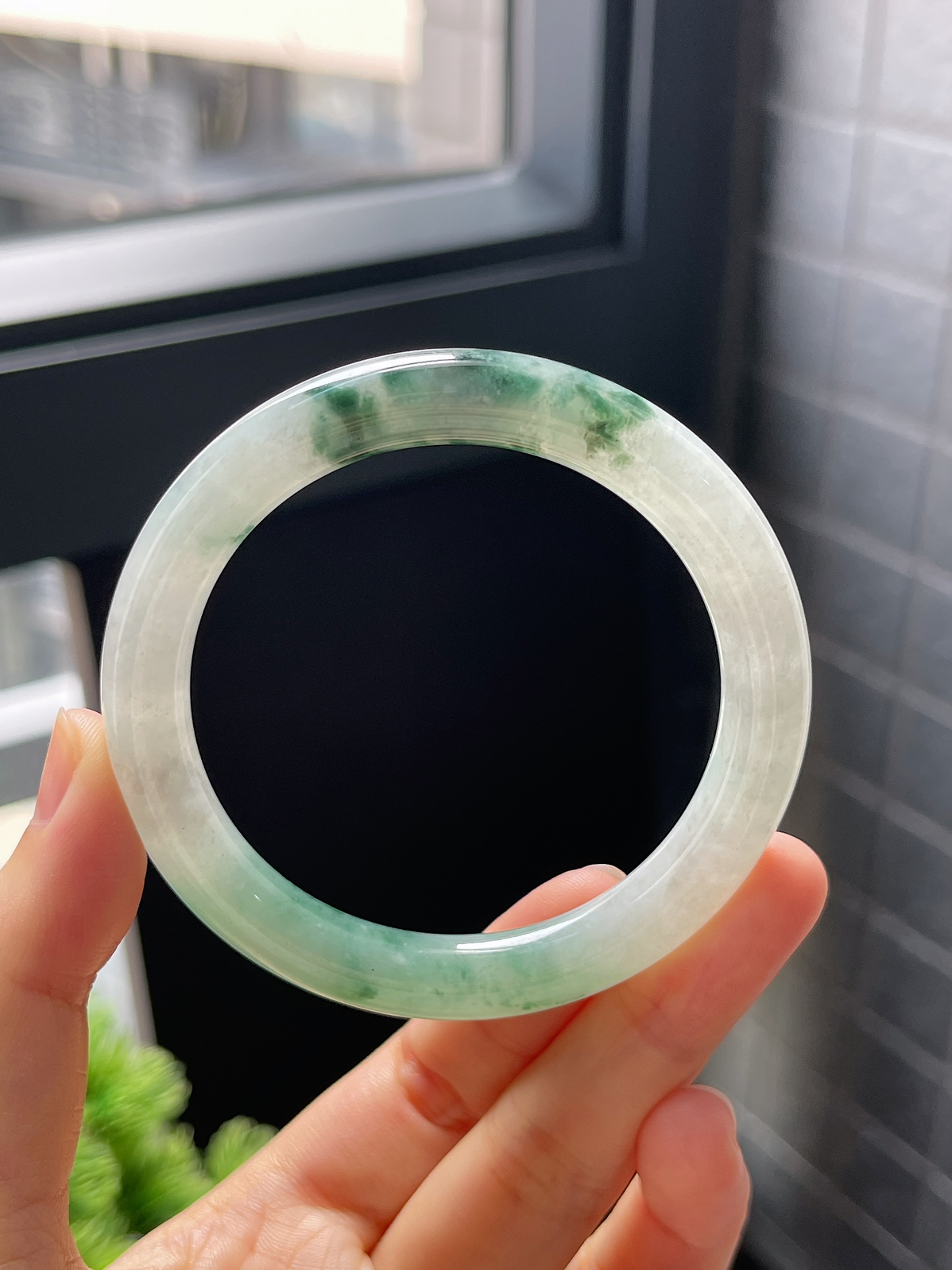 圈口52.5，冰糯种飘绿圆条翡翠手镯9.24