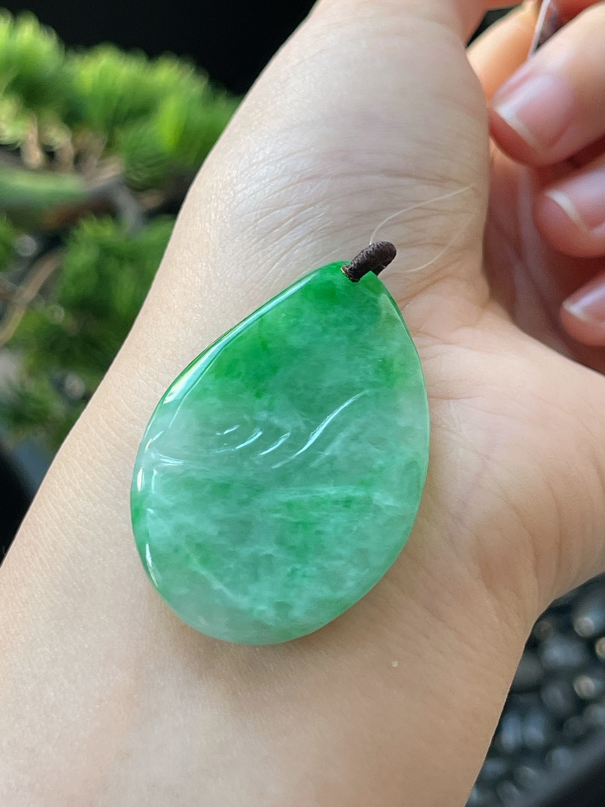 翡翠糯化种绿色山水牌挂件