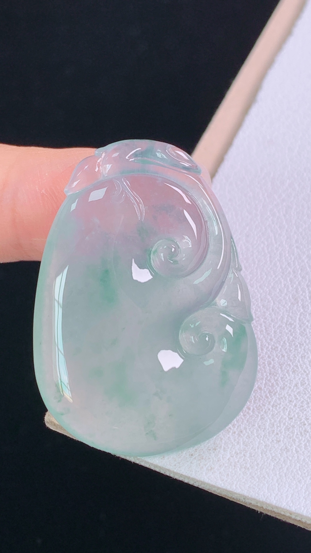 冰飘花如意，花色灵动，清透起光，无裂，尺寸:36.2-25.5-5.9mm 21