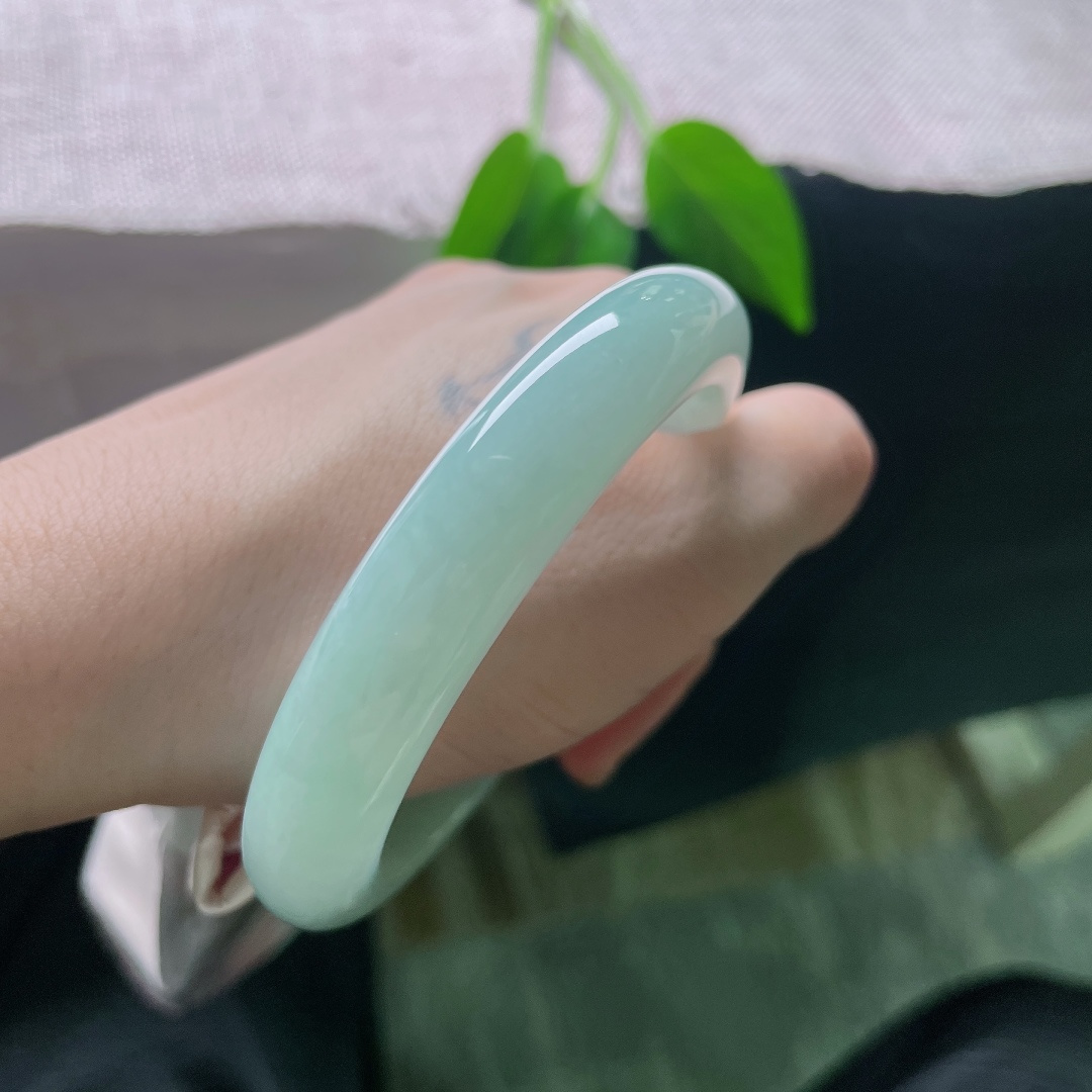 59/12/9.1，蓝底正圈，无裂，晴水底色温柔衬肤，低饱和色调，通勤日常佩戴都很适配。ss58994a