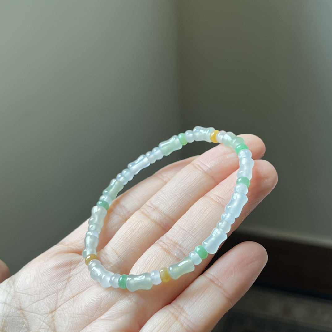 冰种多彩竹节鼓珠手链，节节高升，种水好，冰透，尺寸7.2×5.6，一串，只有一串哦
