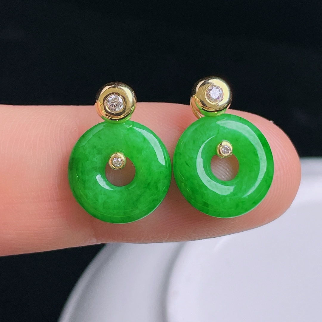️辣绿耳钉，18k镶嵌，老种起光，细底通透，尺寸：裸石12/3mm0923