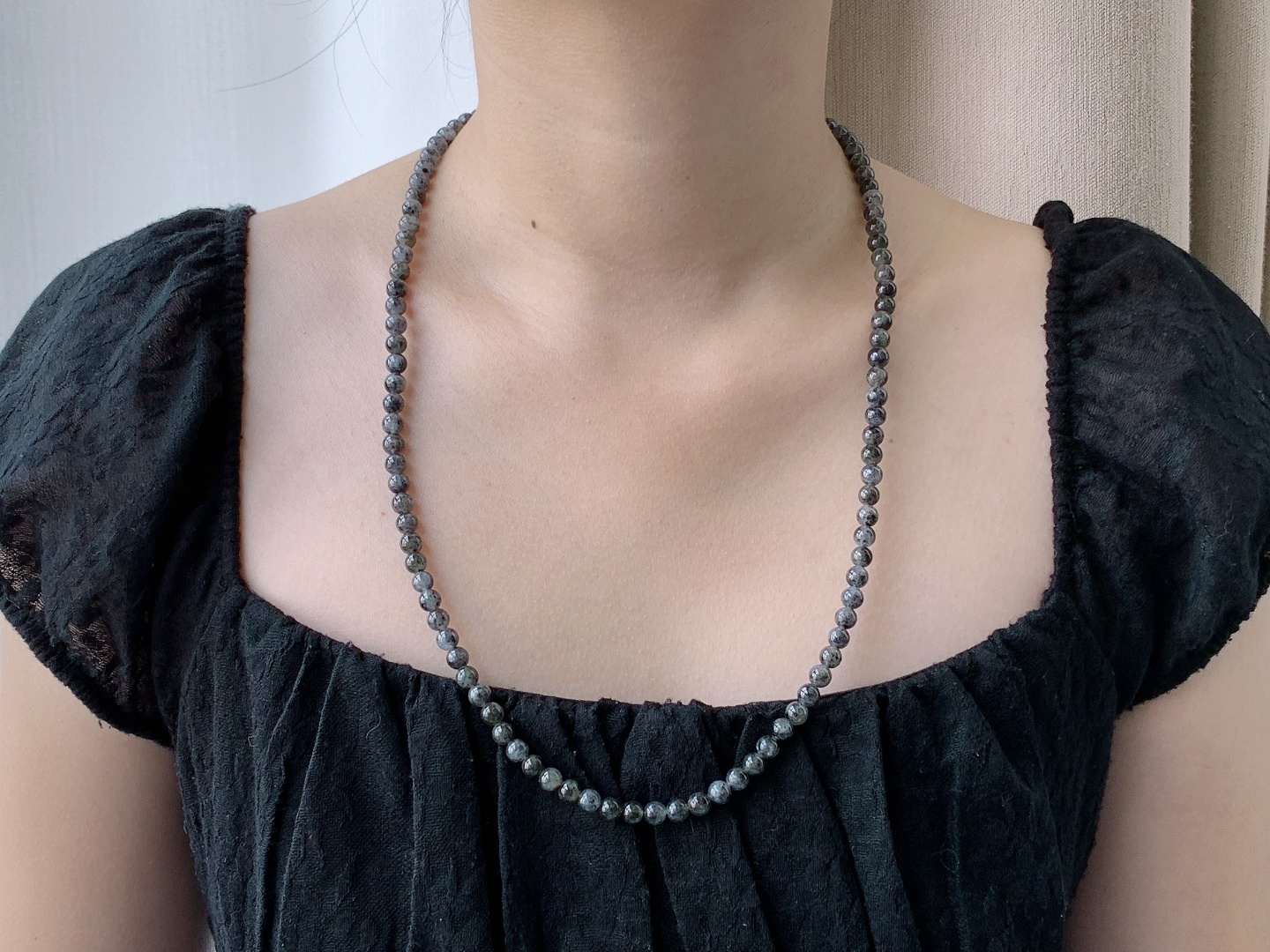 【珠子】冰乌鸡珠链圆珠珠子珠串长串 【说明】缅甸 性比高 【尺寸】6mm 32cm 【重量】43克