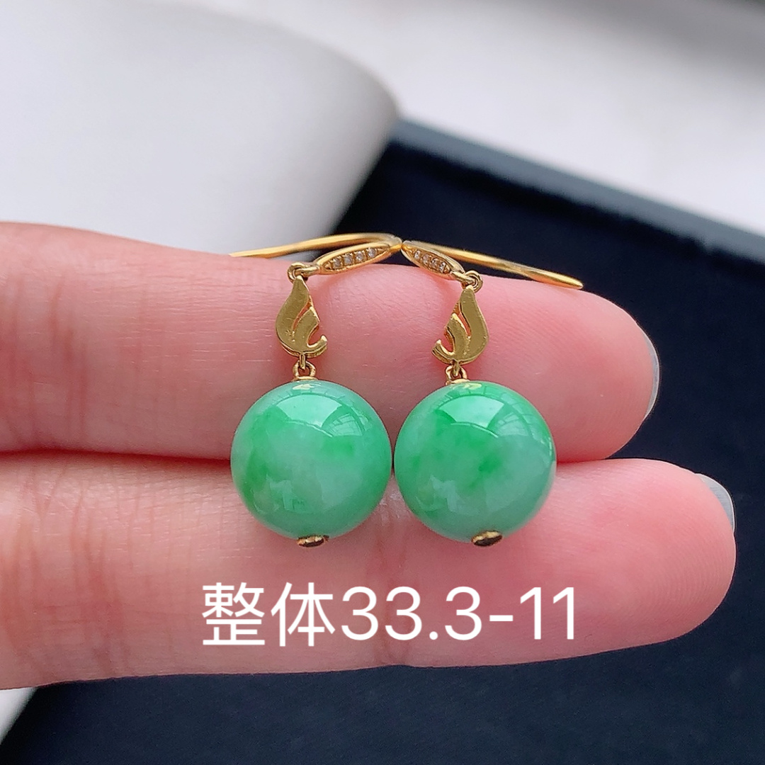 ️ 冰阳绿圆珠耳坠。品相好 底子细腻莹润，佩戴清新优雅 货号35921，33.3-11