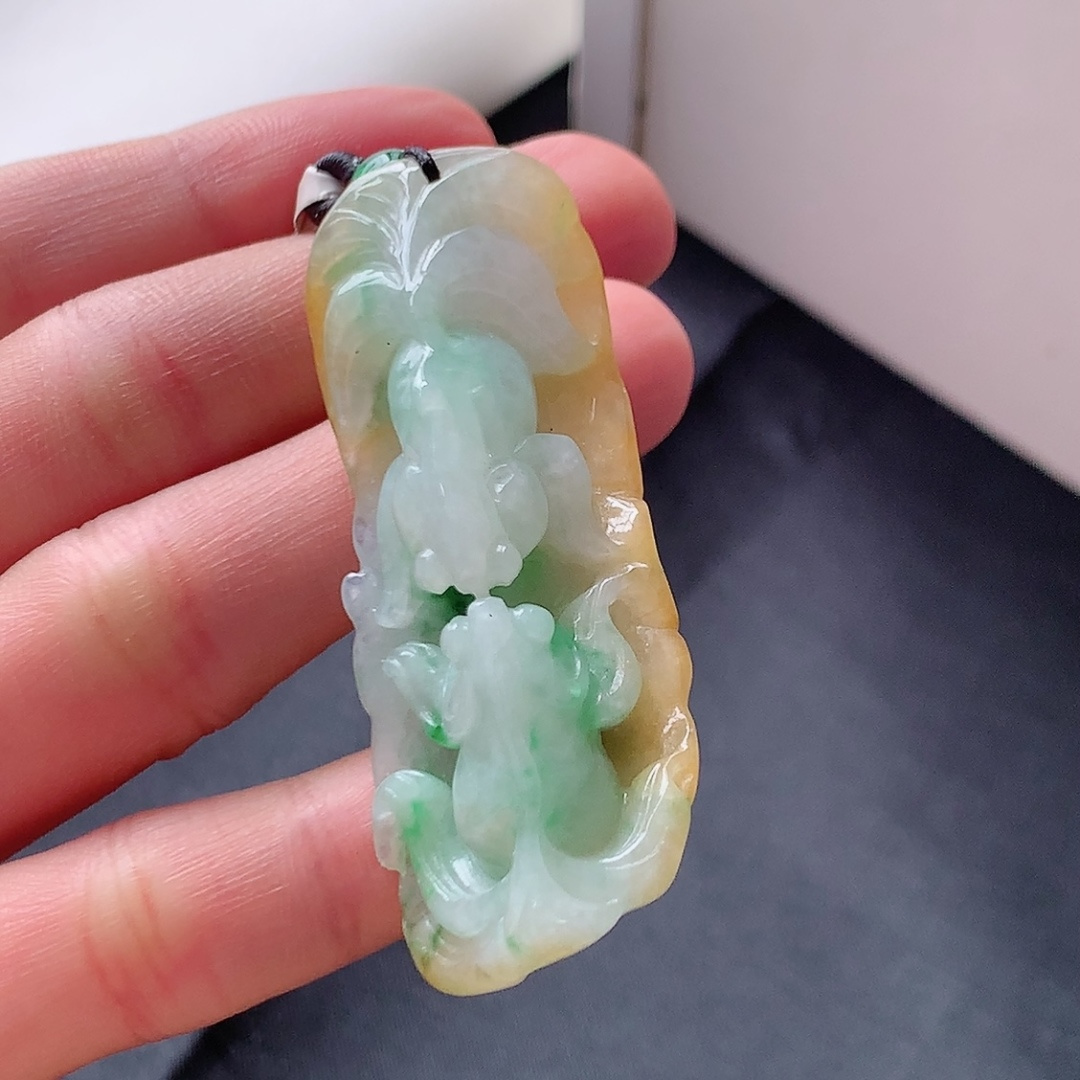 ️ 黄绿挂件 青翠明媚，品相喜悦，水润十足 佩戴精致优雅 货XC921，54.7-22.1-14.1
