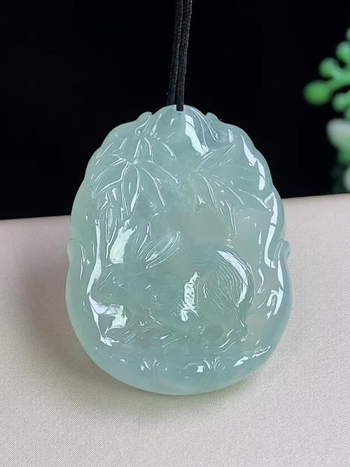 冰晴生肖兔牌，无裂，尺寸29.6-22.8-4.8mm，j23yaf