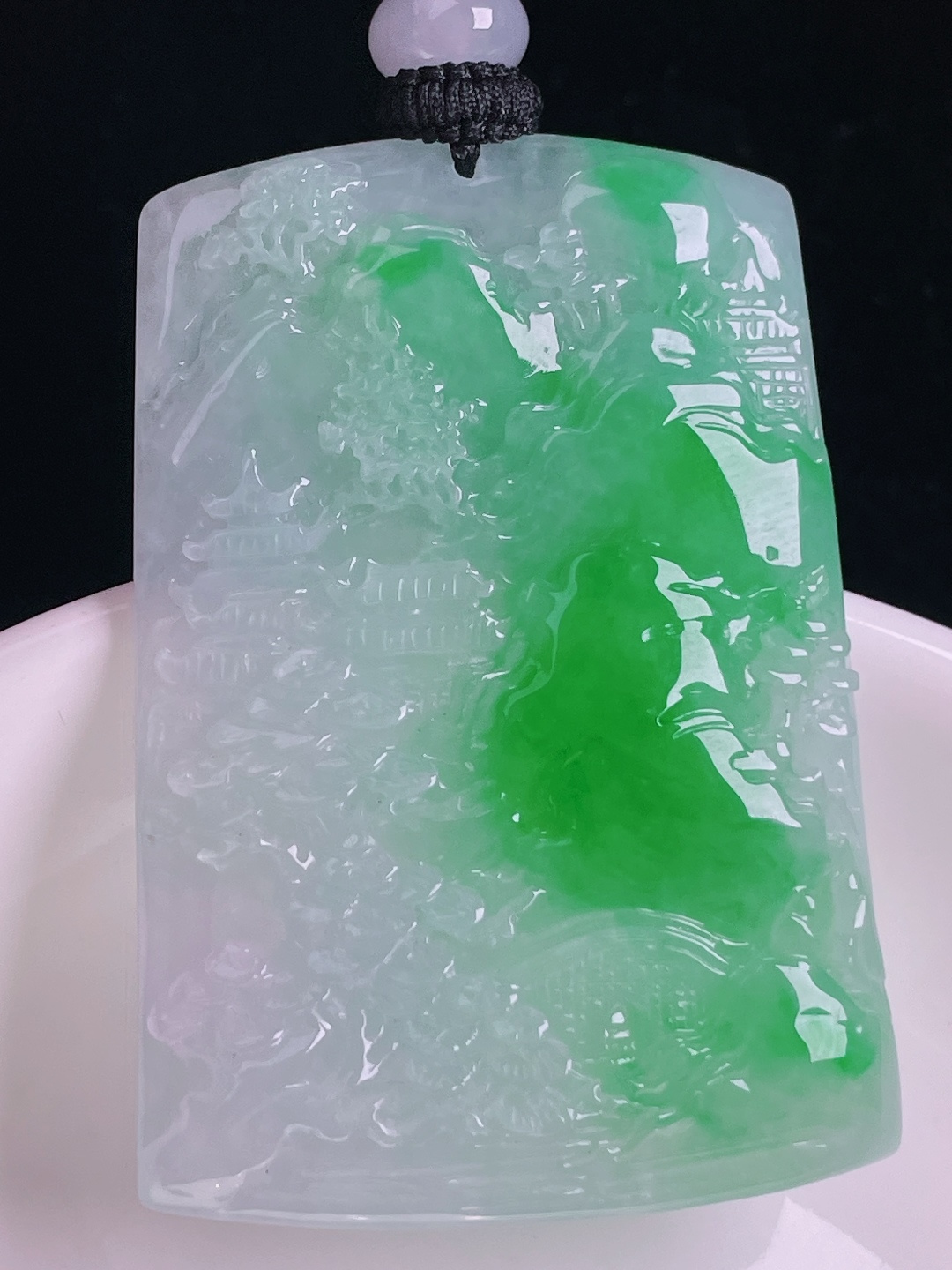 辣绿山水牌，老种起光，细底通透，尺寸：49/34.5/6.4mm0923