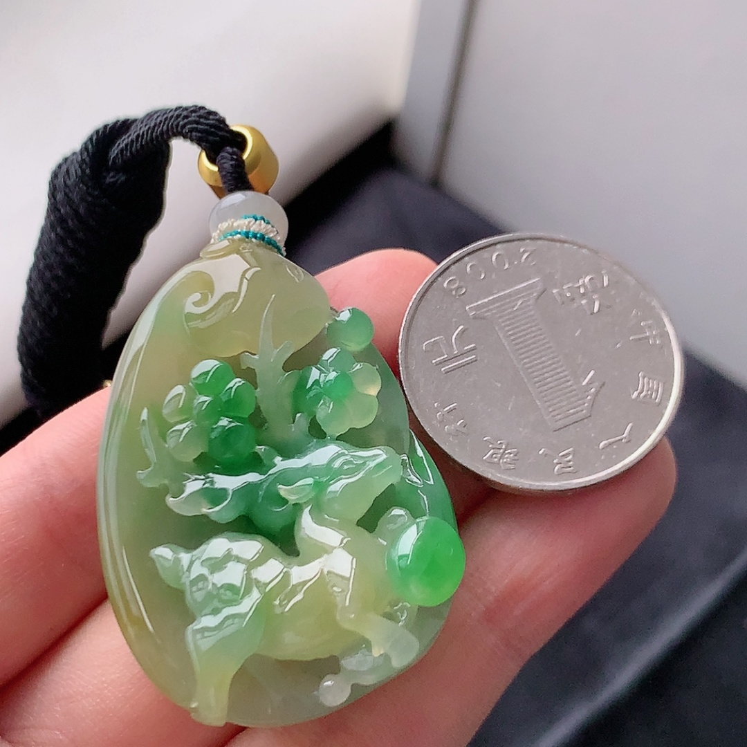 ️ 冰飘绿黄梅花鹿挂件 一路平安色系甜美，种老冰润细腻，佩戴优雅大气 货号24821，41.6-29.9-9.4