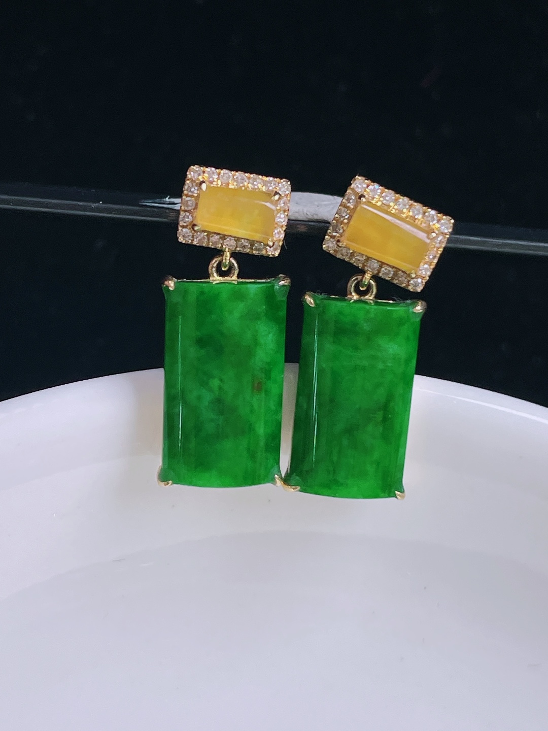 辣绿耳坠，18k镶嵌，尺寸：19.3/8/4.2mm0923