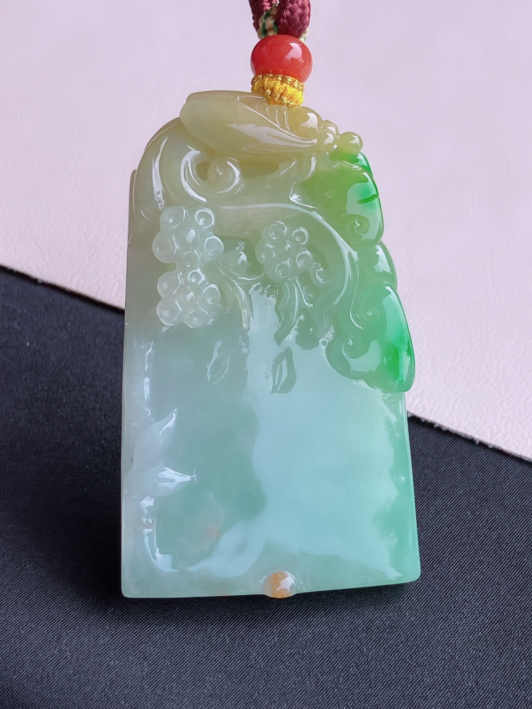 ️，三彩傲骨寒梅平安牌，简约时尚，尺寸60/35/6/自然光实拍