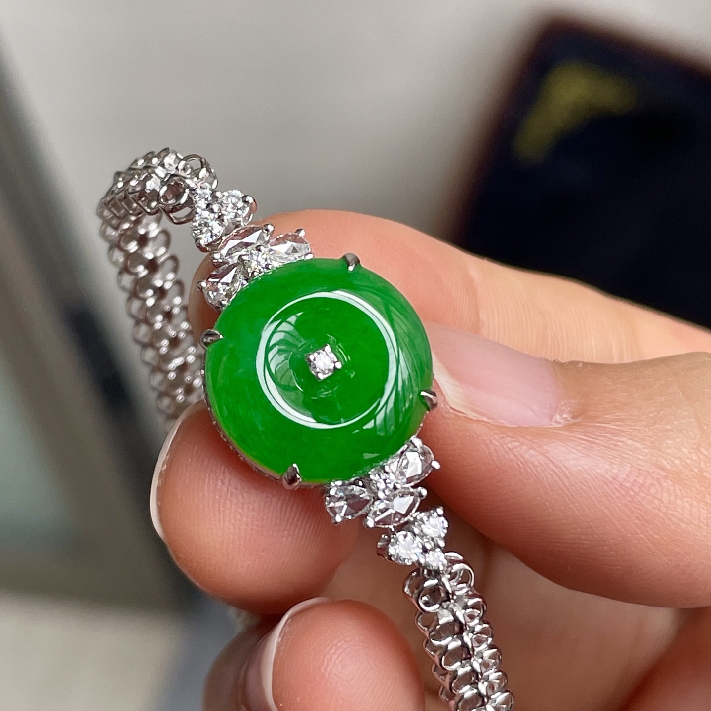 ️缅甸冰种阳绿平安扣手链，色辣，18k金镶嵌，饱满水润，裸石尺寸13.5/4编码0922好数字