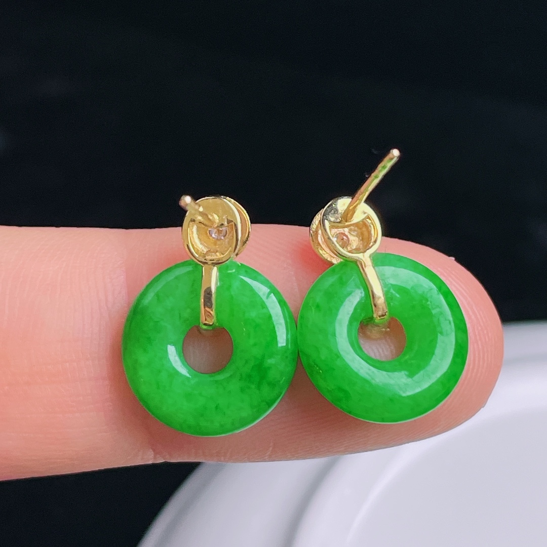 ️辣绿耳钉，18k镶嵌，老种起光，细底通透，尺寸：裸石12/3mm0923