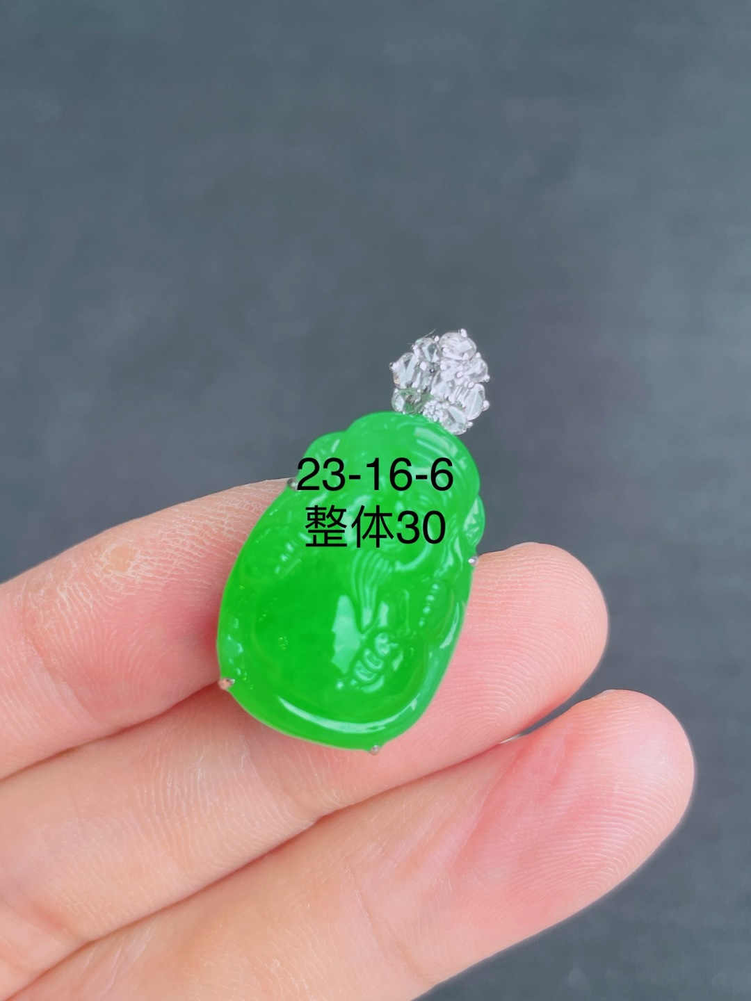 ️高冰绿财神吊坠，晶莹剔透，新颖时尚，无裂，23-16-6