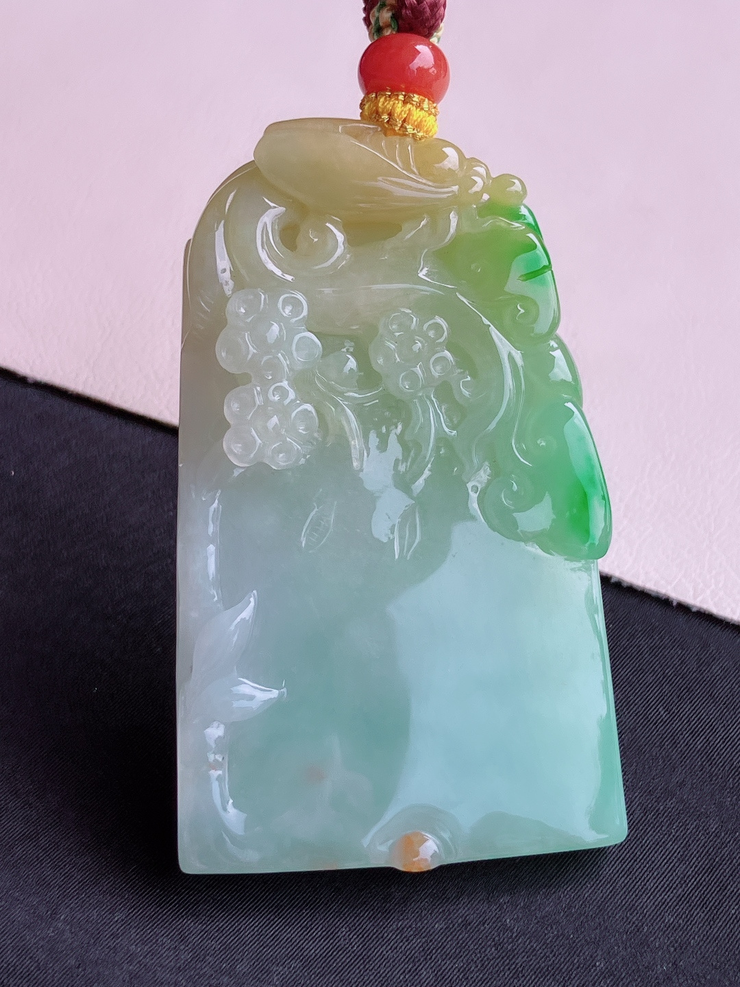 ️，三彩傲骨寒梅平安牌，简约时尚，尺寸60/35/6/自然光实拍