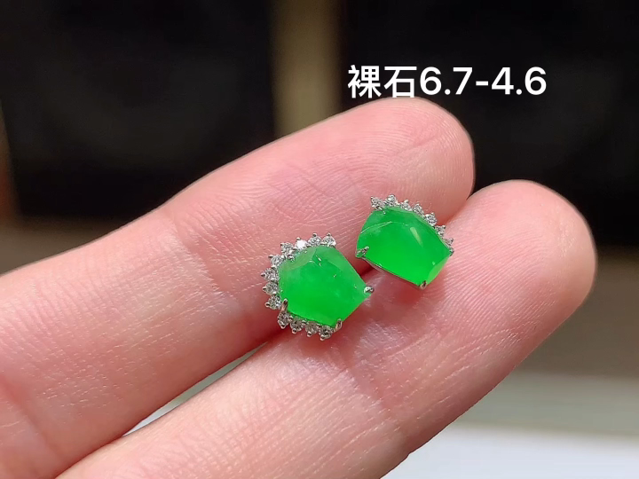 ️ 18K 阳绿随形耳钉 无裂 尺寸，6.7-4.6