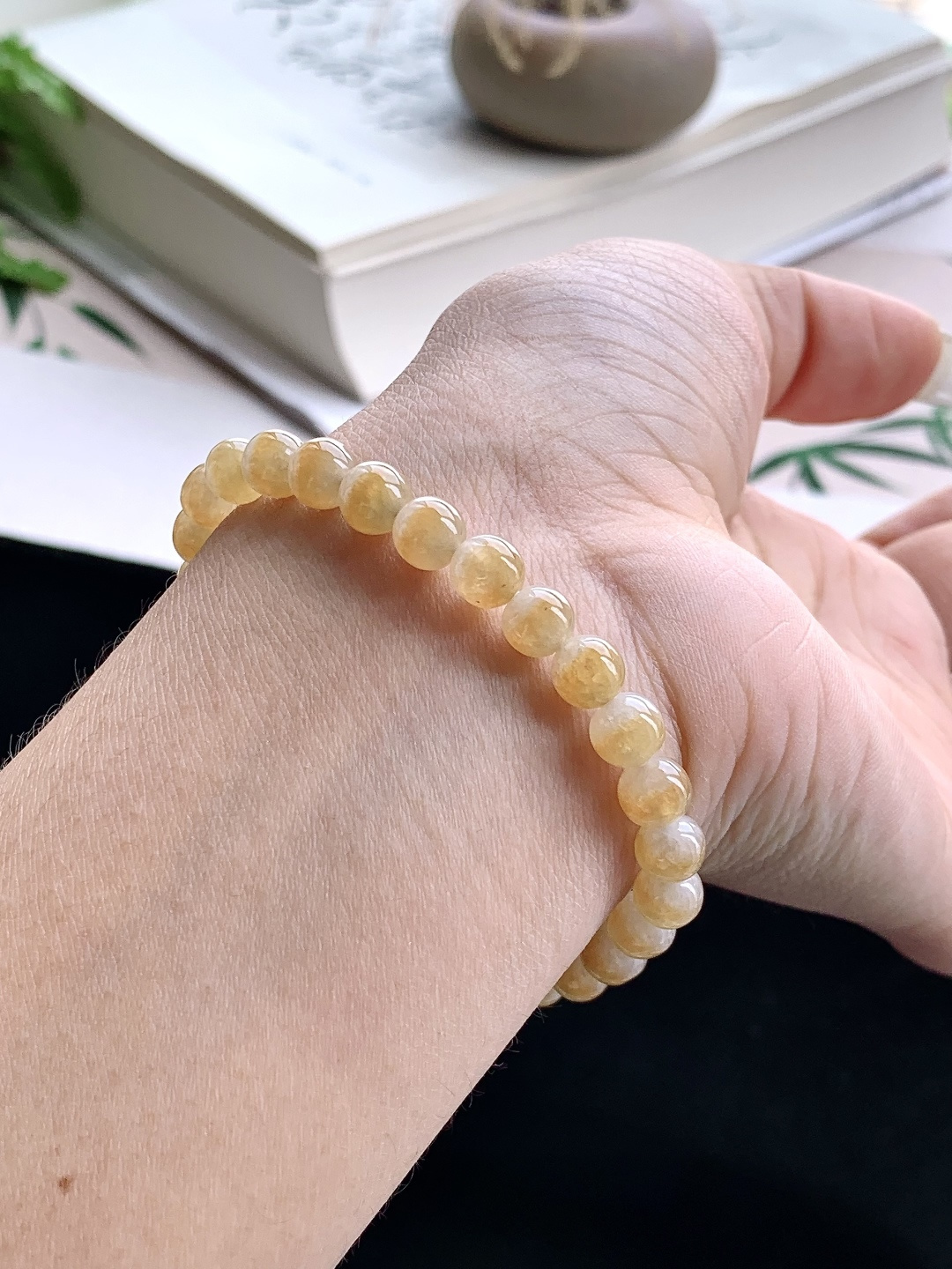 【珠子】️冰黄翡手链圆珠子手链 【说明】缅甸 性比高 【尺寸】6.6mm 【重量】13.7克