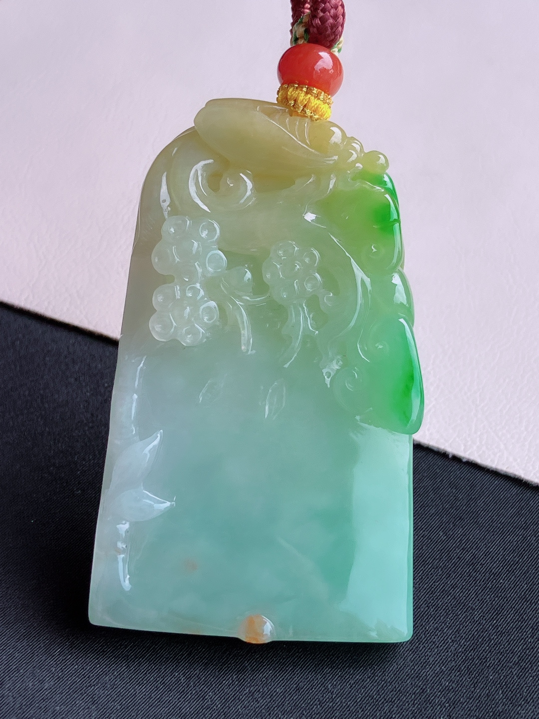 ️，三彩傲骨寒梅平安牌，简约时尚，尺寸60/35/6/自然光实拍