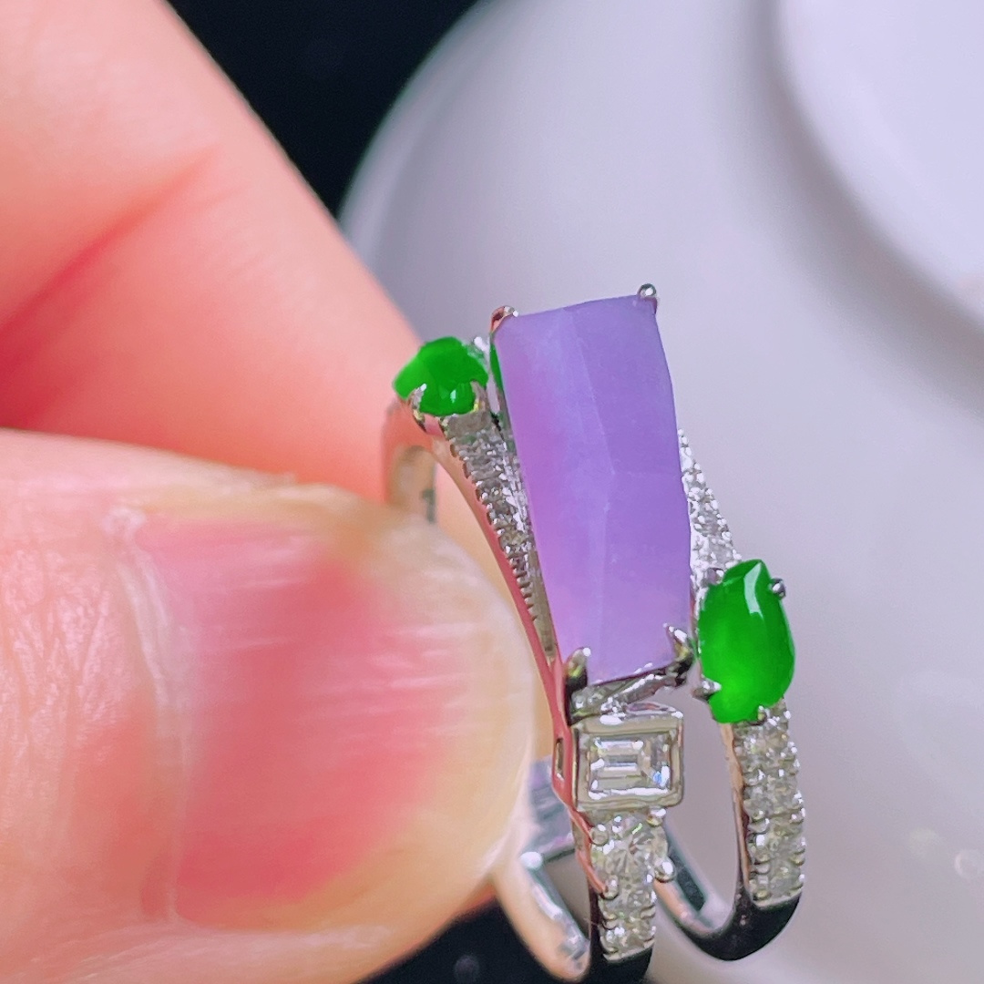 ️冰紫戒指，18k镶嵌，老种起光，细底通透，尺寸：裸石12.7/4.4/2.8mm0923