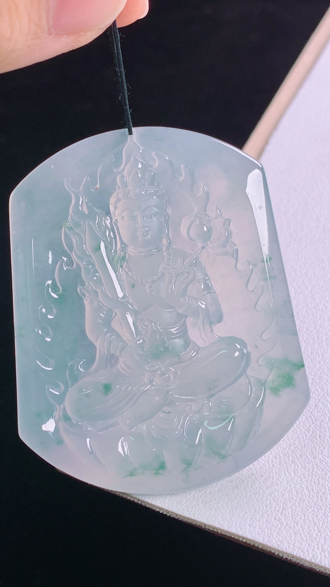 冰飘花虚空藏观音，一刀切，花色灵动，清透起光，无裂，尺寸:54.6-43.8-6.0mm 20