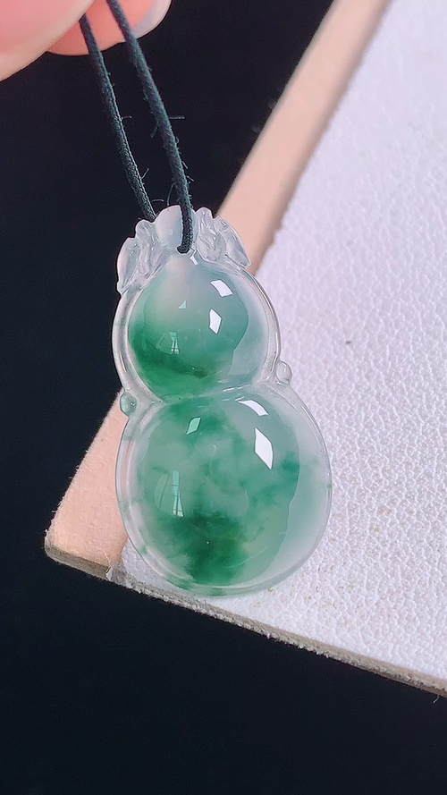 秒杀️冰种飘花葫芦，无裂，尺寸:24.8-13.7-5.4mm 20