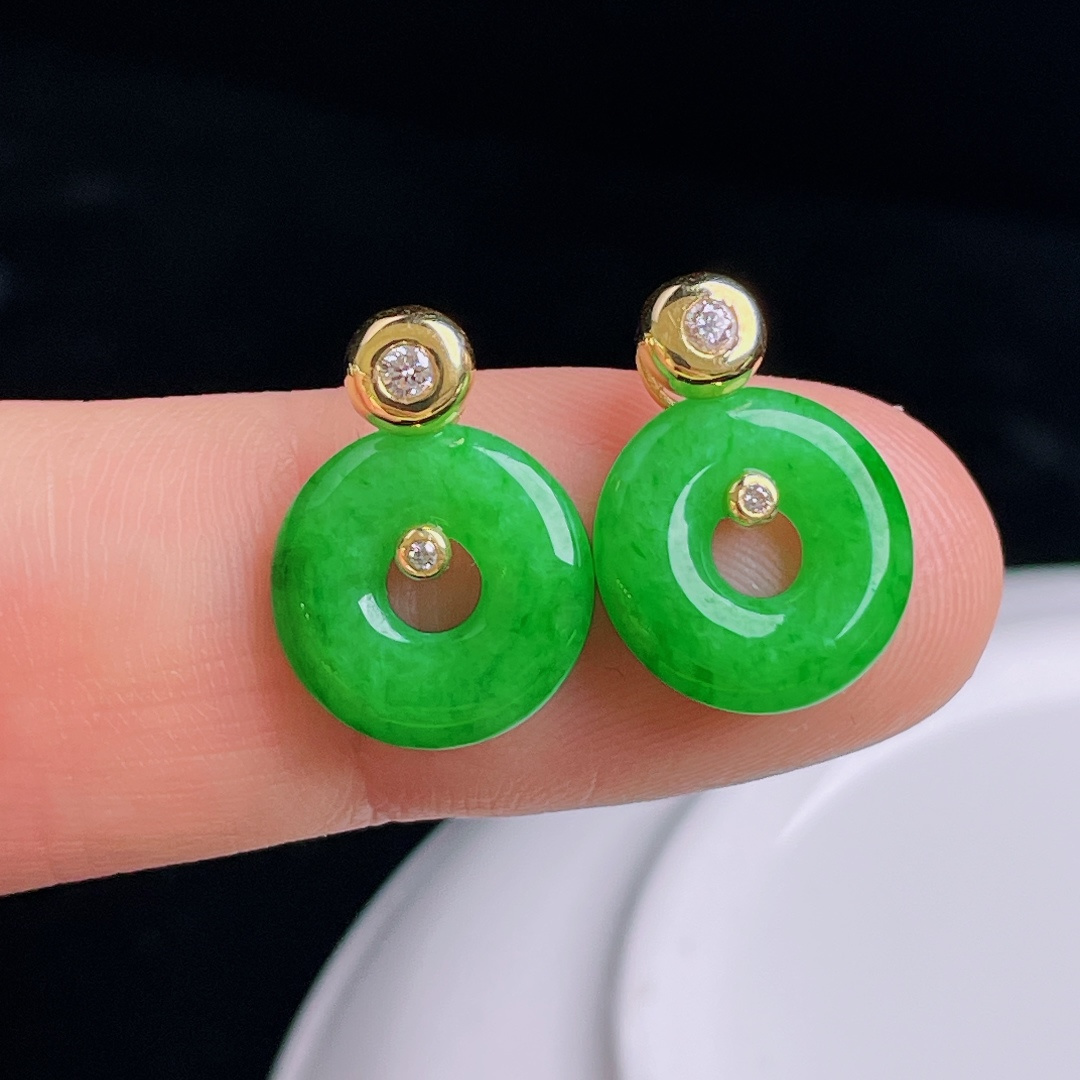 ️辣绿耳钉，18k镶嵌，老种起光，细底通透，尺寸：裸石12/3mm0923