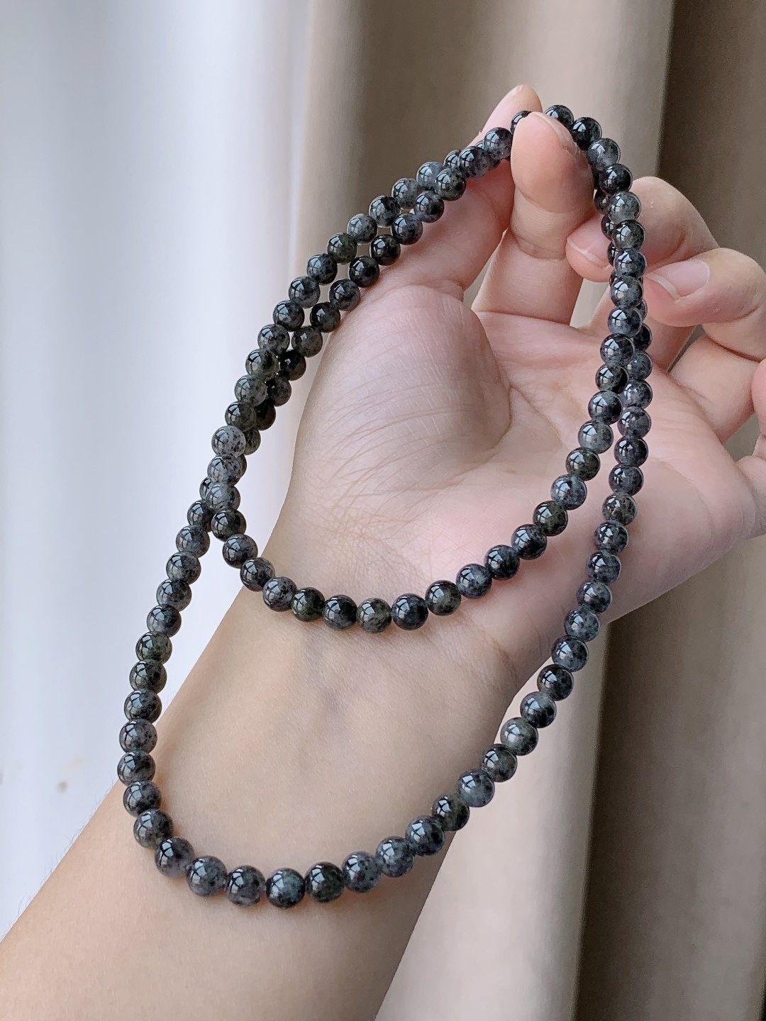 【珠子】冰乌鸡珠链圆珠珠子珠串长串 【说明】缅甸 性比高 【尺寸】6mm 32cm 【重量】43克