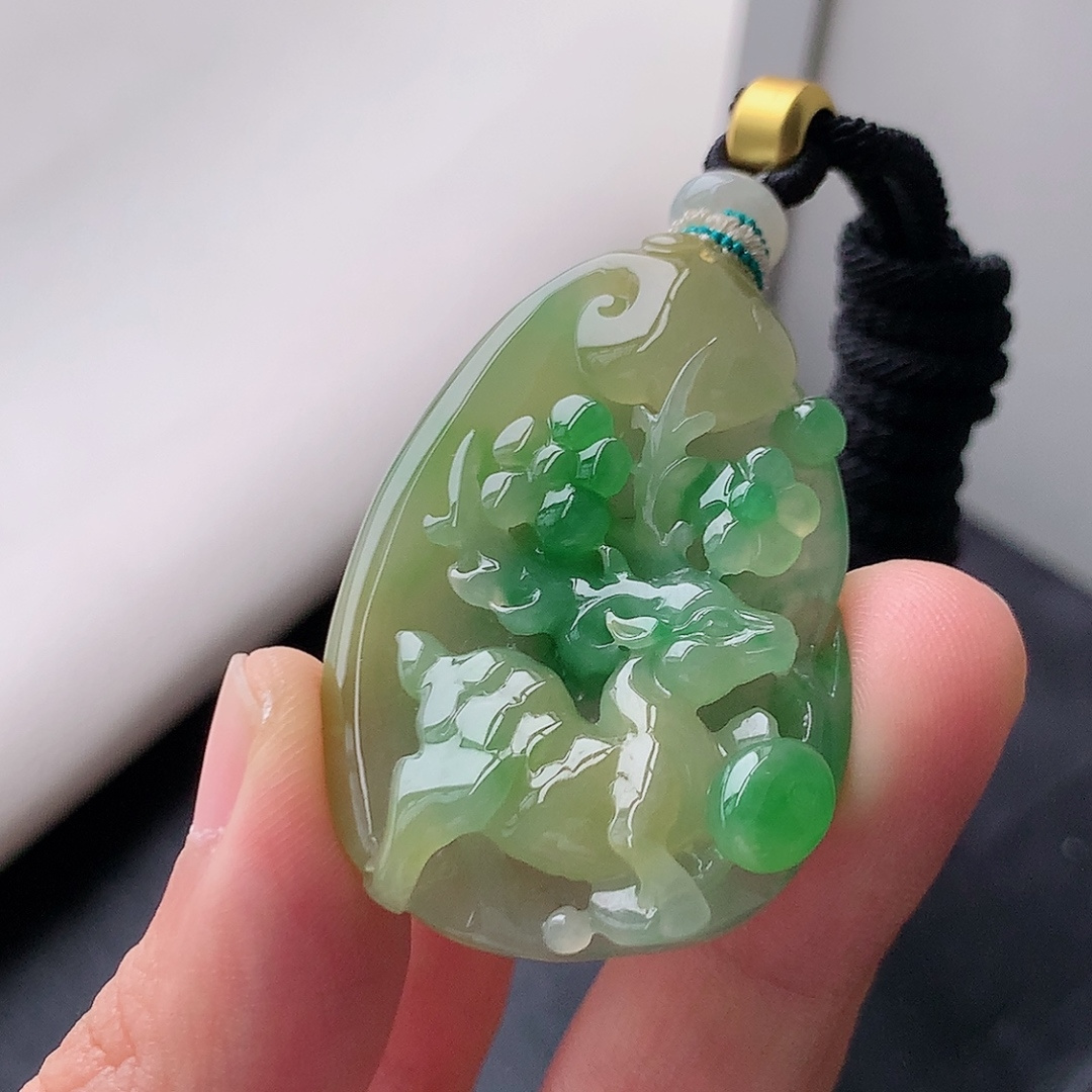 ️ 冰飘绿黄梅花鹿挂件 一路平安色系甜美，种老冰润细腻，佩戴优雅大气 货号24821，41.6-29.9-9.4