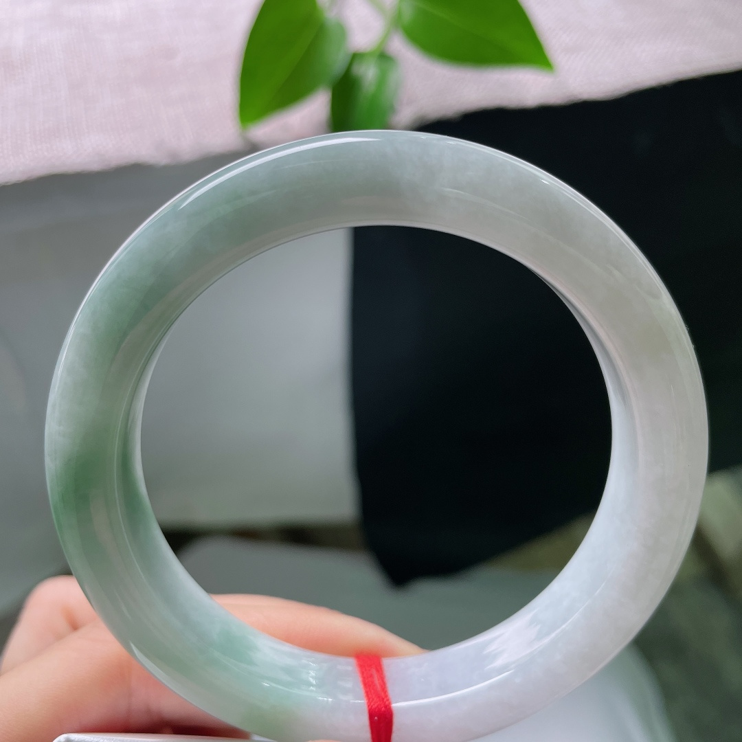 60/12.4/10，飘花正圈，皮纹，柔和底子衬托若隐若现绿飘花，氛围感拉满，有种雾里看花的朦胧小乐趣。ss59587a