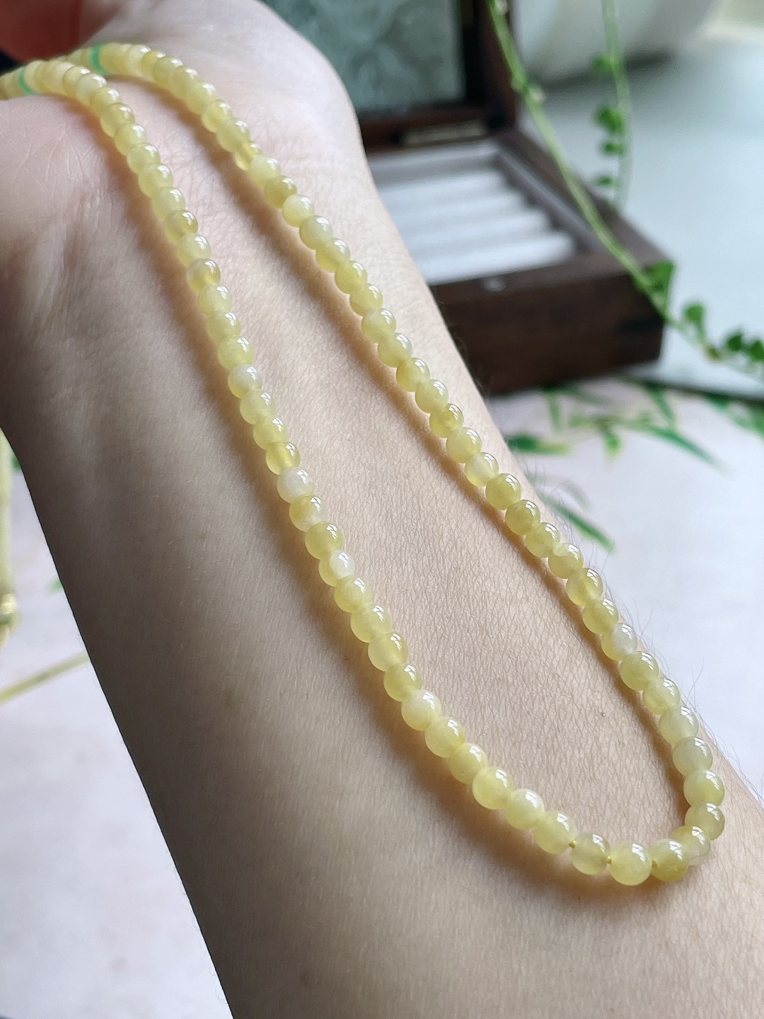 【珠子】冰黄翡珠链圆珠珠子珠链 【说明】缅甸 性比高 【尺寸】3.8mm，31cm 【重量】17.3克