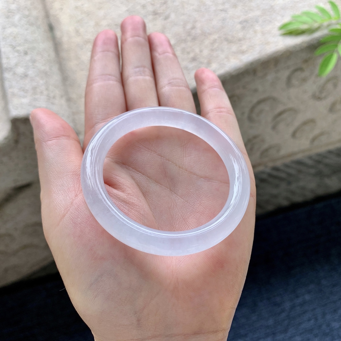 圆条48 49 圈口49/7.8/7.8 编码G9092520 冰种，清透，水润，种老，细腻，有纹线