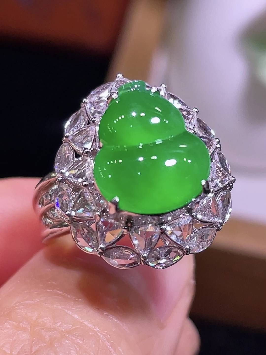 天然缅甸翡翠A货 满绿葫芦戒指 18k金镶嵌钻石 细腻水灵 实拍接近，19.5-17.3-13.5