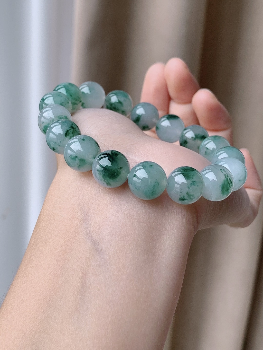 【珠子】飘花手串圆珠珠子手串 【说明】缅甸 性比高 【尺寸】12mm 【重量】53.7克