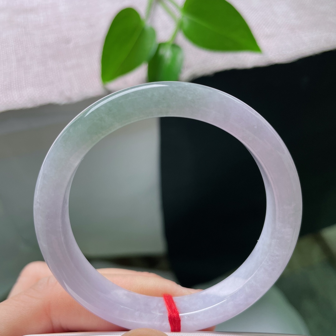 50.6/9.5/7.4，正圈，棉线，浅紫衬清新翠意，冷暖色调自然过渡，种质温润通透，规整平安条杆，上手恬静大方耐看。ss59326a