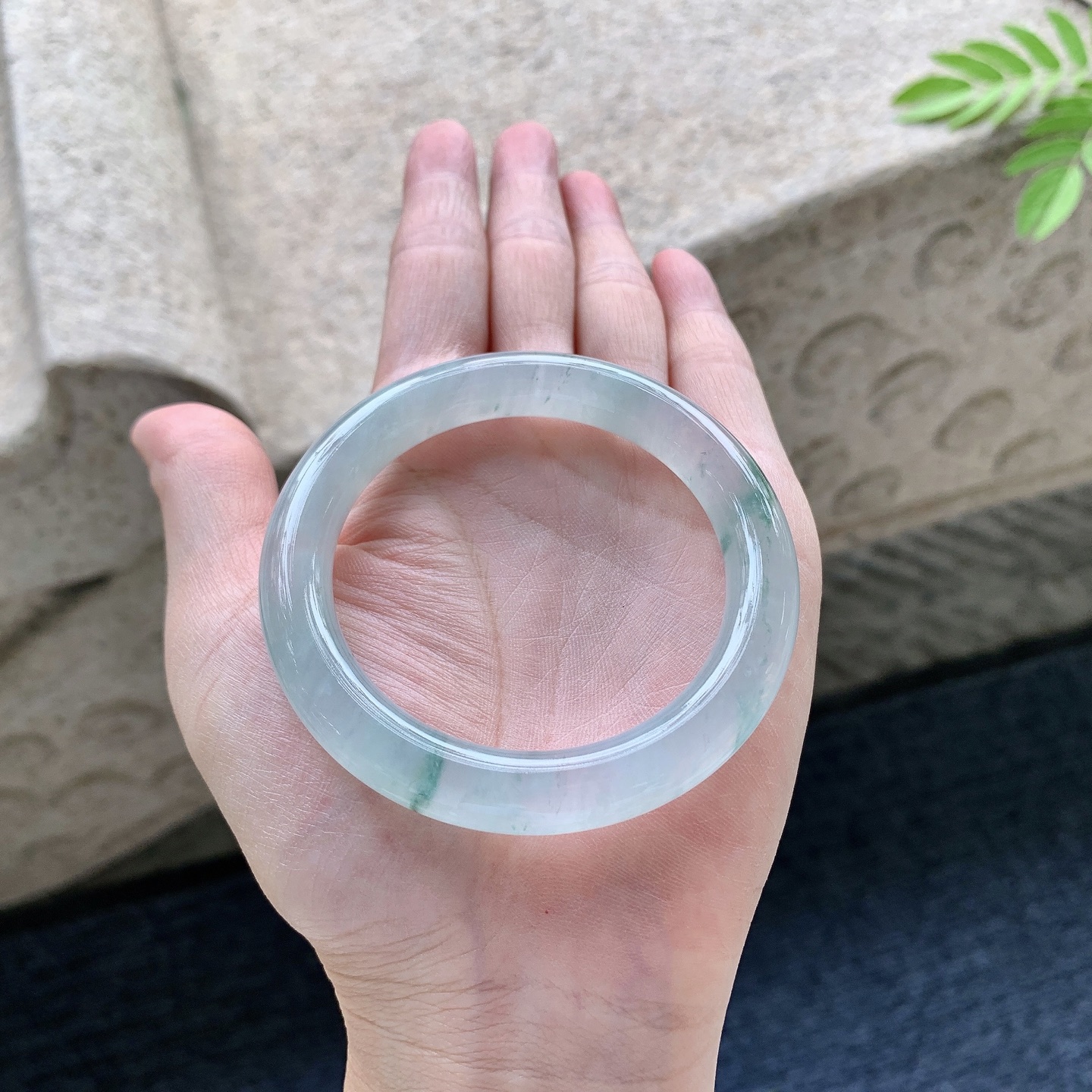 圆条50 51 圈口51.5/9.4/9.3 编码C5092514 冰糯飘花，水润，种老，细腻，打灯有棉纹