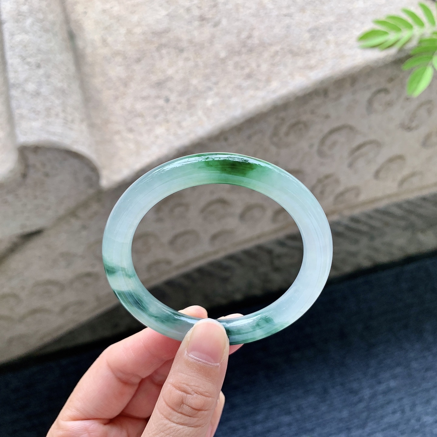圆条51 52 圈口52.2/8.4/8.3 编码C5092521 糯冰飘花，水润，种老，细腻，有棉纹
