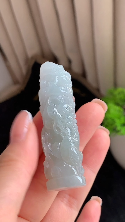 天然翡翠，冰胶龙柱无裂，尺寸62-18.5-15 aa920