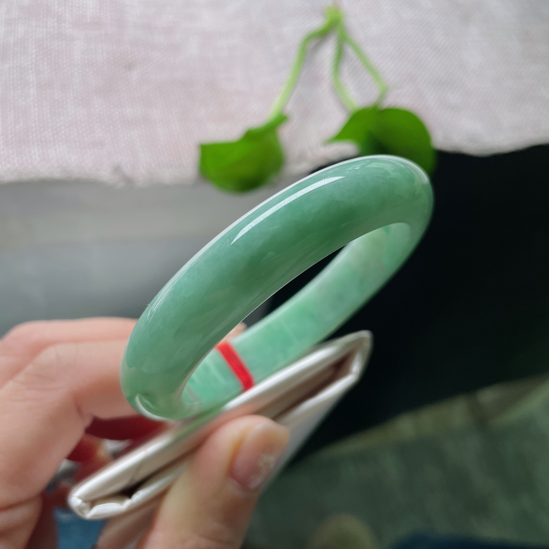 52.7/11.8/8，绿底正圈，满色匀称，细腻，不必张扬，自有光泽。皮纹，ss55397a