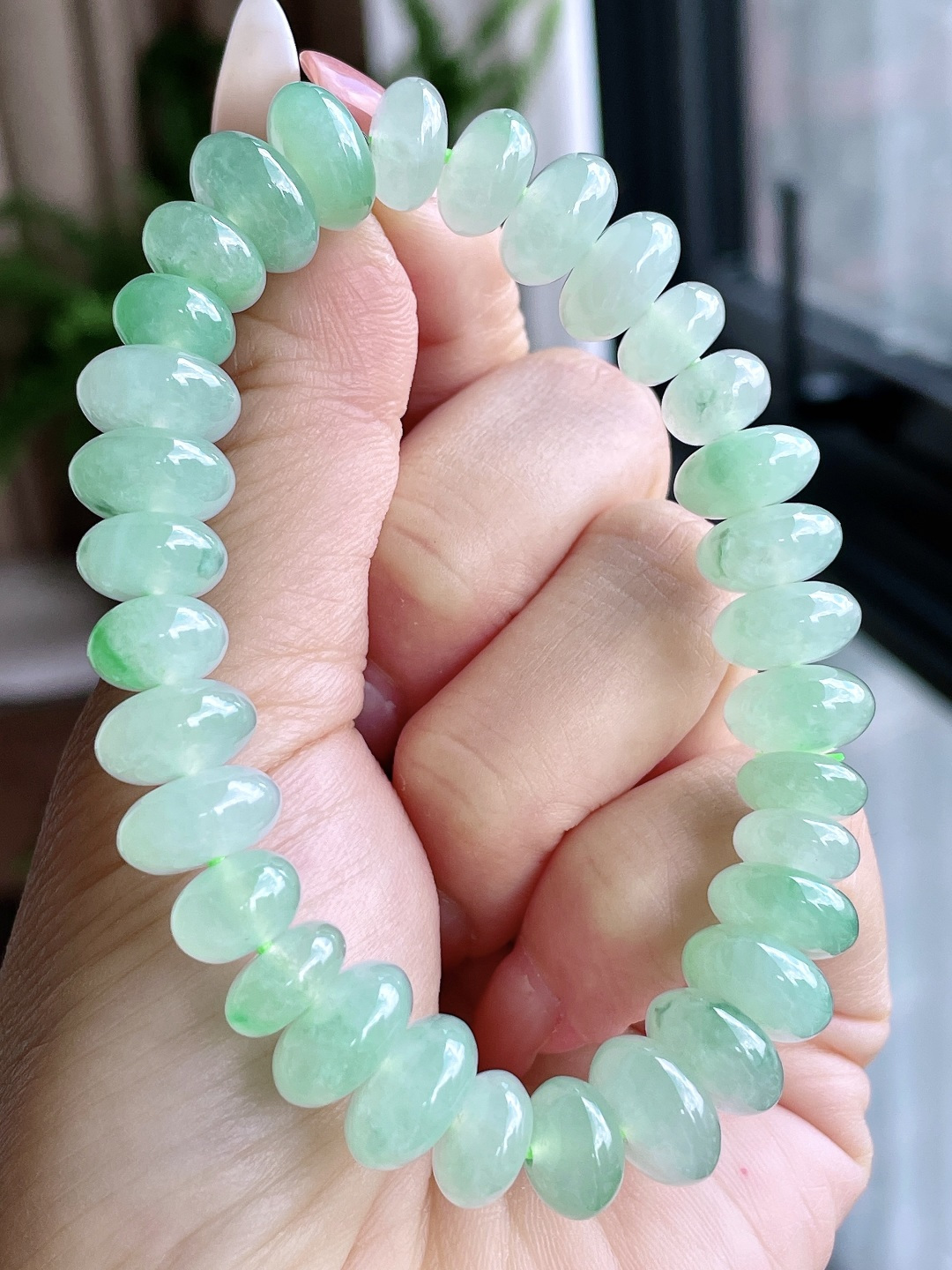 【珠子】冰种飘花手链算盘珠手链 【说明】缅甸 性比高 【尺寸】11.5-5mm 【重量】44.3克