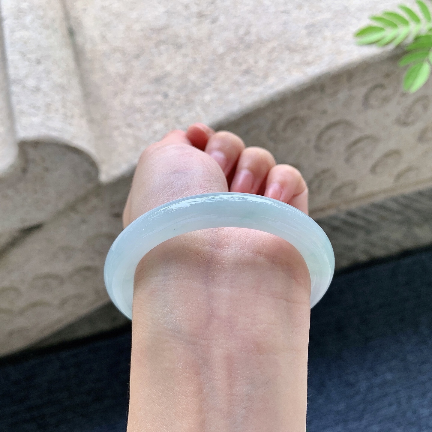 圆条52 53 圈口53.2/9.5/9 编码Q5092505 细糯飘花，水润，种老，细腻，无裂