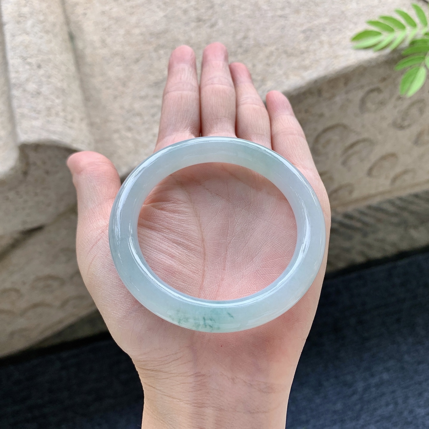 圆条52 53 圈口53.2/9.5/9 编码Q5092505 细糯飘花，水润，种老，细腻，无裂