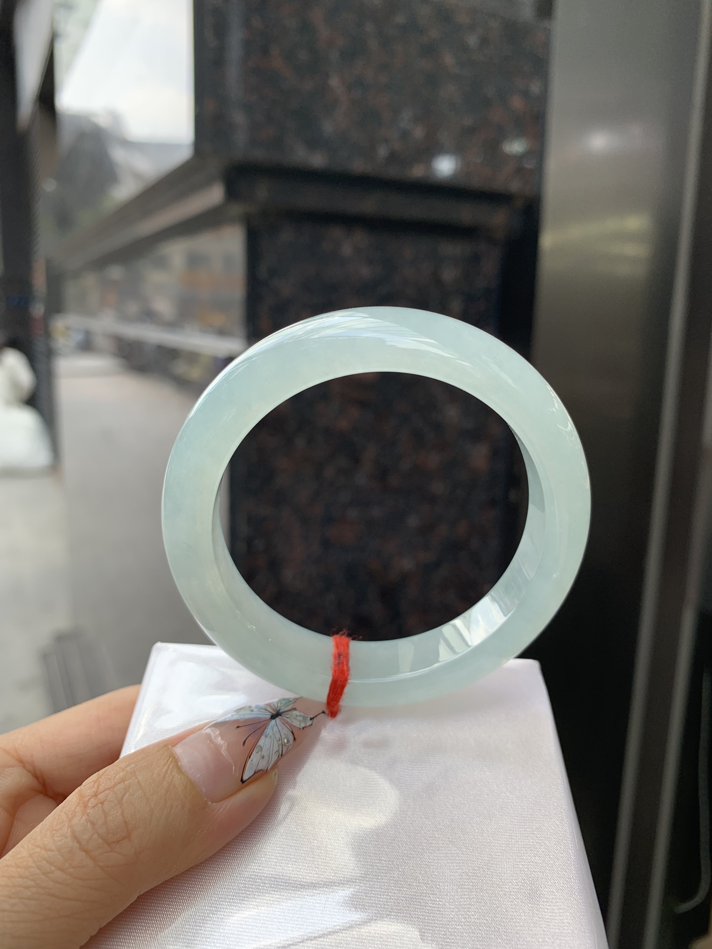 冰晴绿正圈 54.2-8.2-12 0315-N217 打灯棉絮，底妆冰润细腻，满圈淡雅晴绿，像初春嫩芽落入清泉，均匀柔和，抬眼就是一片宁静感。