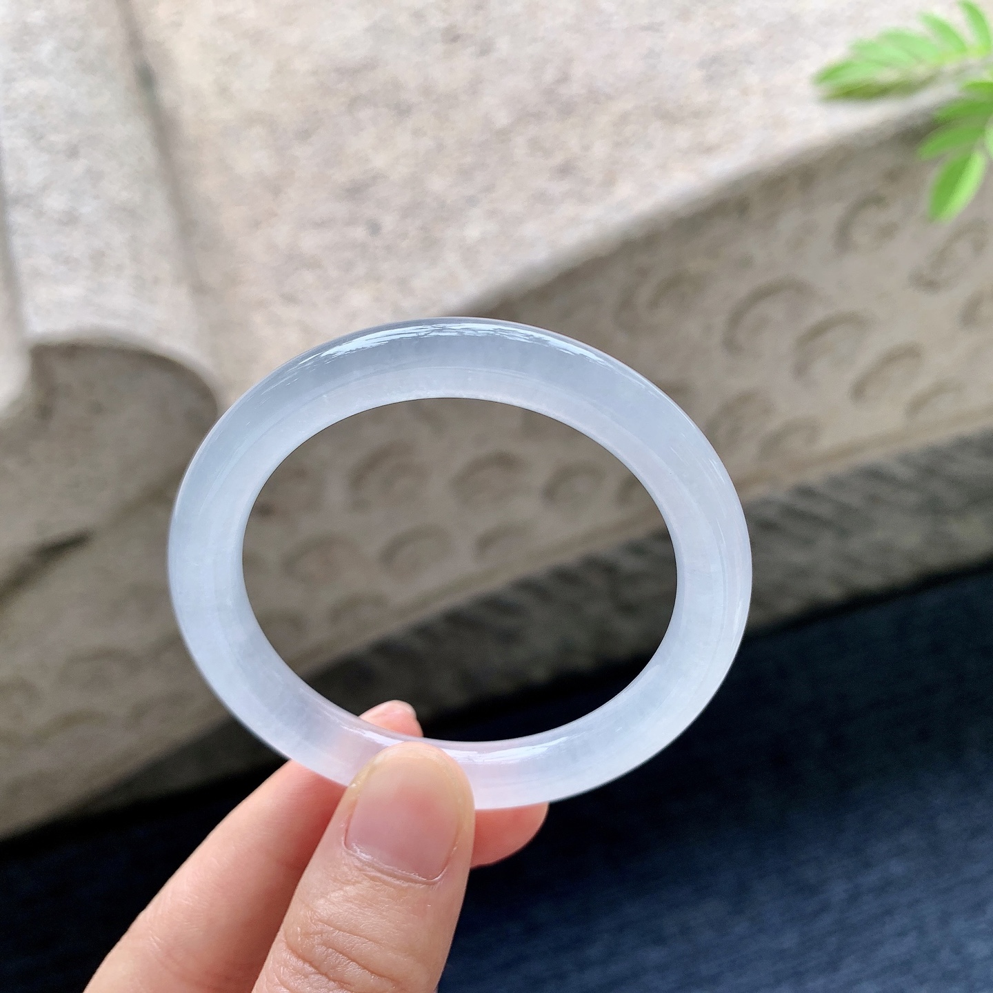 圆条48 49 圈口49/7.8/7.8 编码G9092520 冰种，清透，水润，种老，细腻，有纹线
