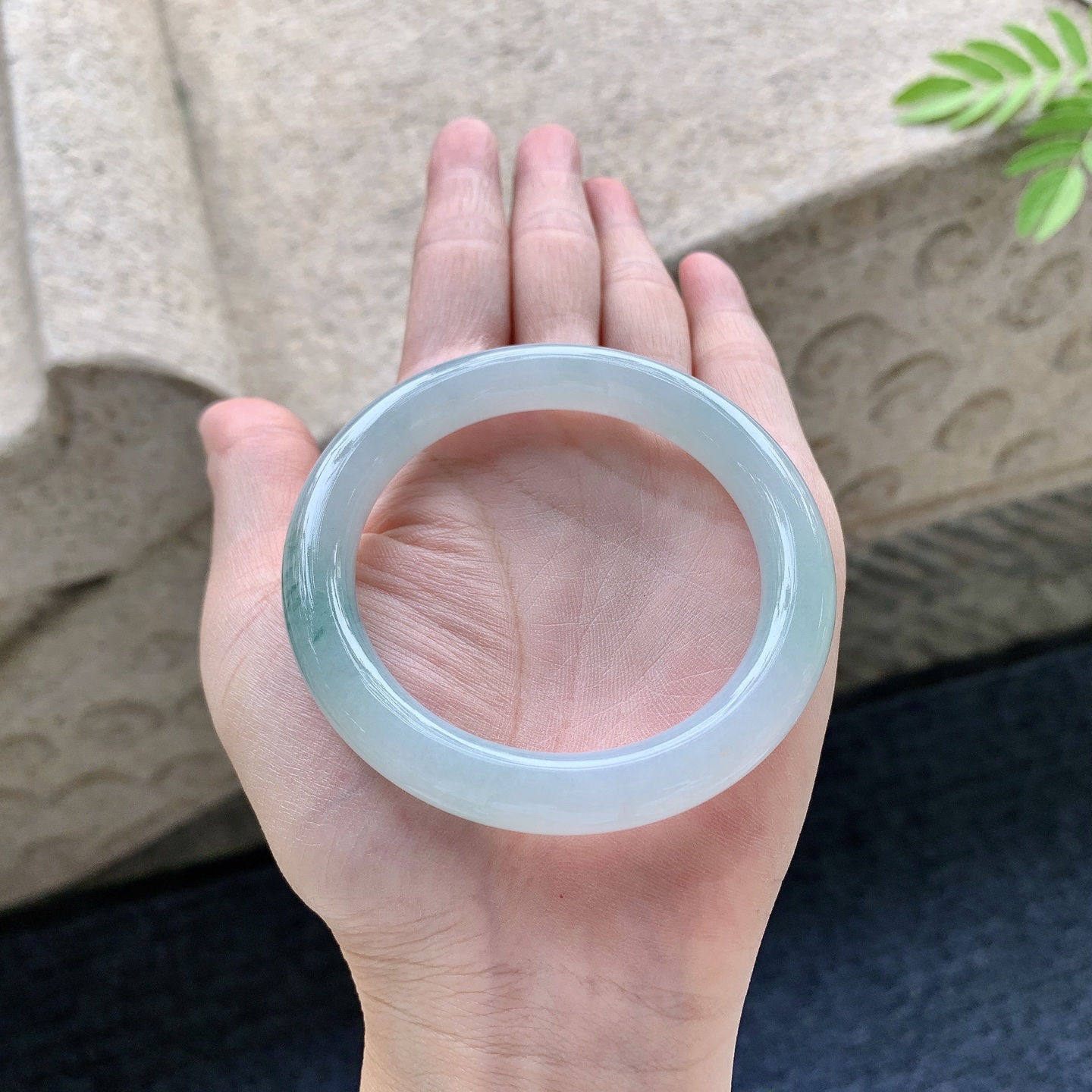 圆条52 53 圈口53.2/9.5/9 编码Q5092505 细糯飘花，水润，种老，细腻，无裂