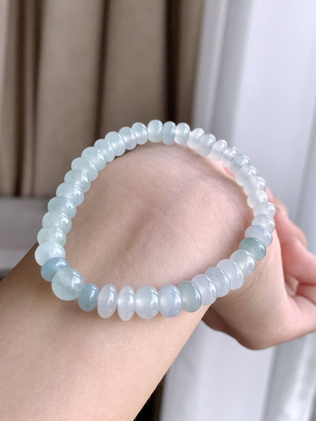 【珠子】飘花手串算盘珠子手串 【说明】缅甸 性比高 【尺寸】7-5mm 【重量】16.2克